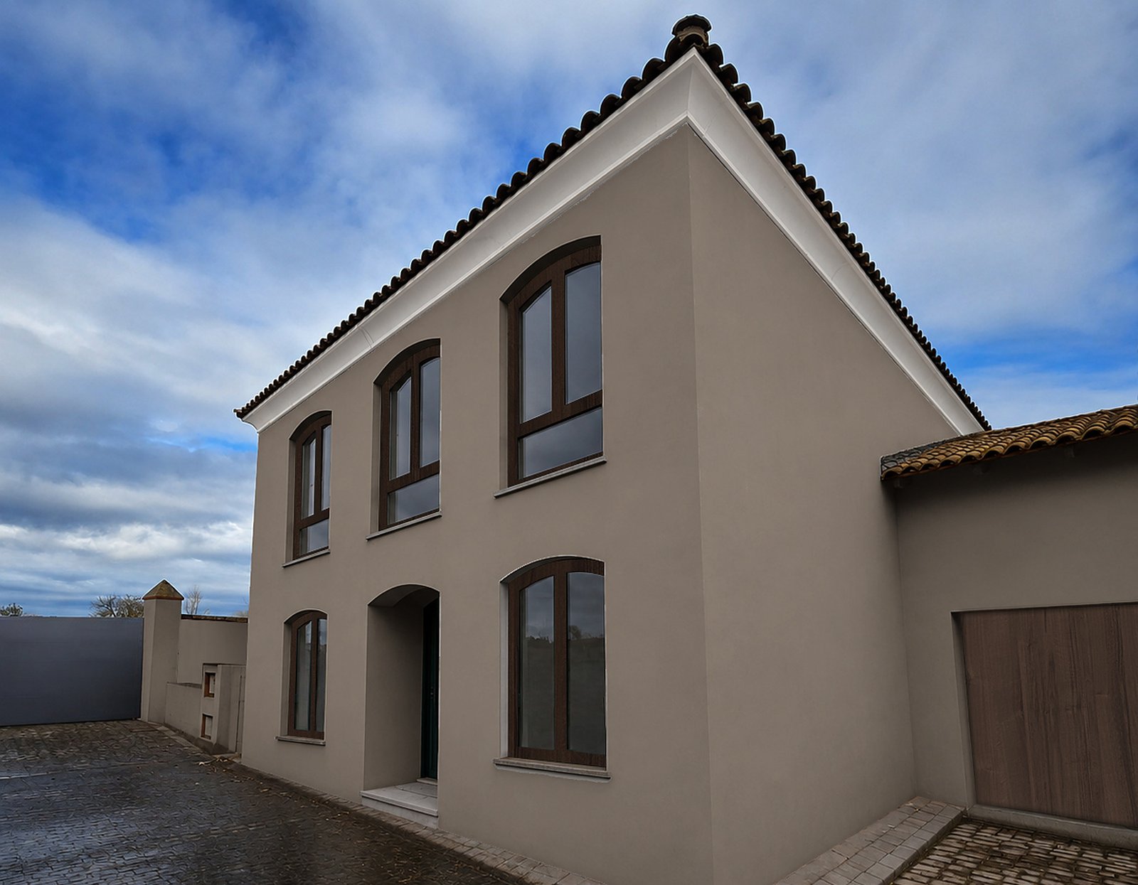 Acceso a los chalets de Residencial Las Cigüeñas, Campo y Santibáñez (León)